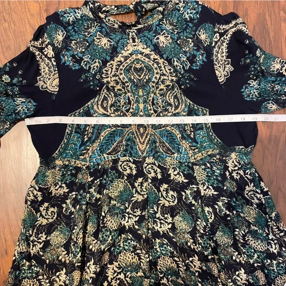 Free People Lady Luck Printed Tunic Blouse Size Medium Open Back Buttons Flare - Picture 12 of 13